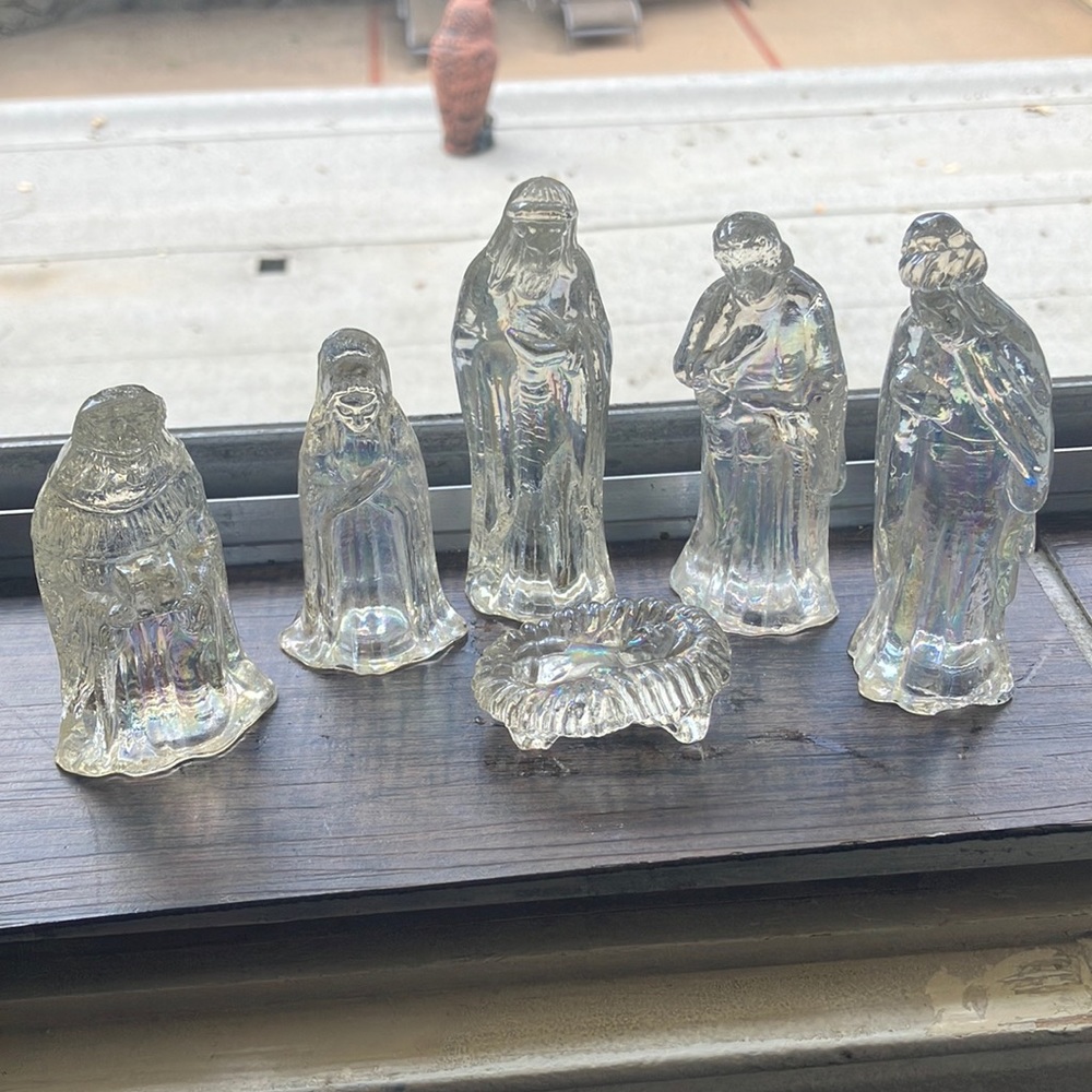Vintage Carnival Glass Nativity Set Of Joseph, Mary, Baby Jesus & 3 Wise Men